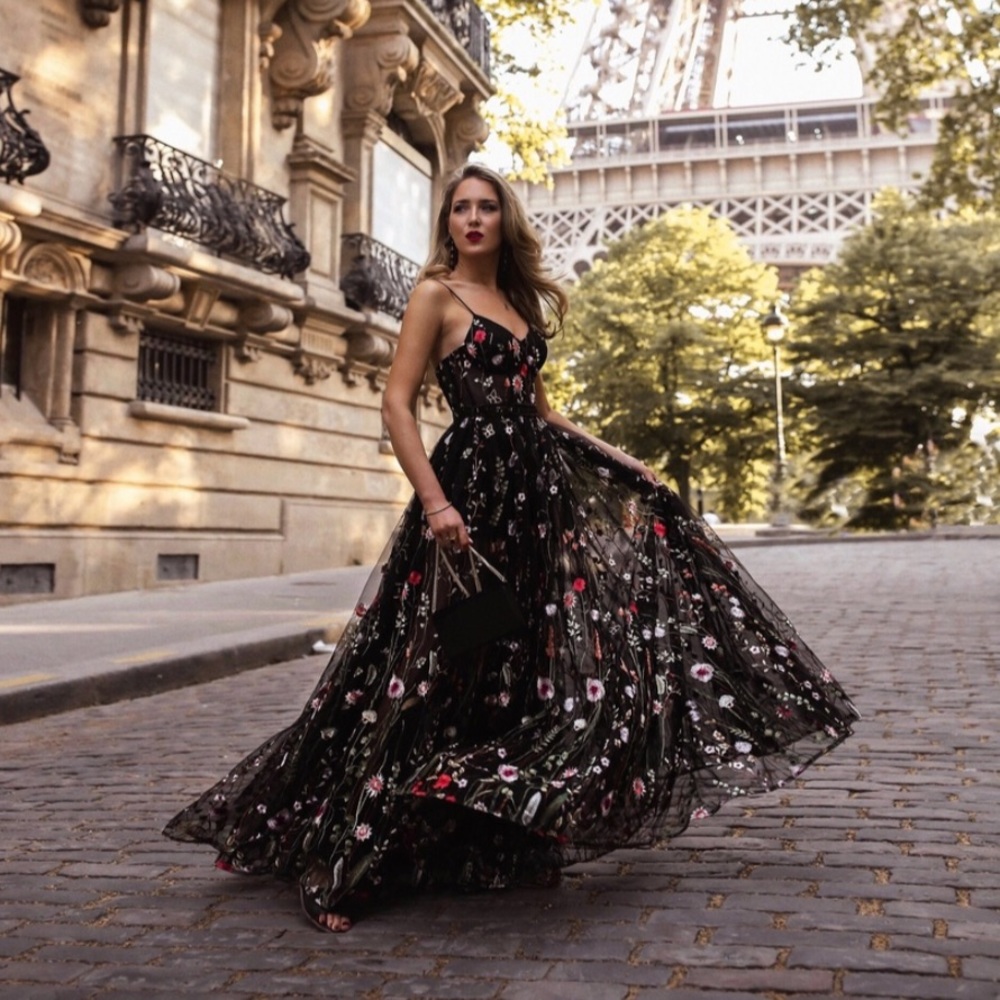 Mac Duggal Embroidered Floral Ball Gown. New with tags - size 6